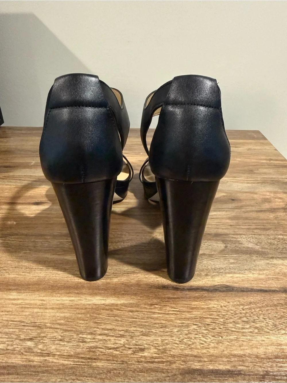 Michael Kors Black T-Strap Platform Block Heel Sandals Women’s 9 Gold Zip
